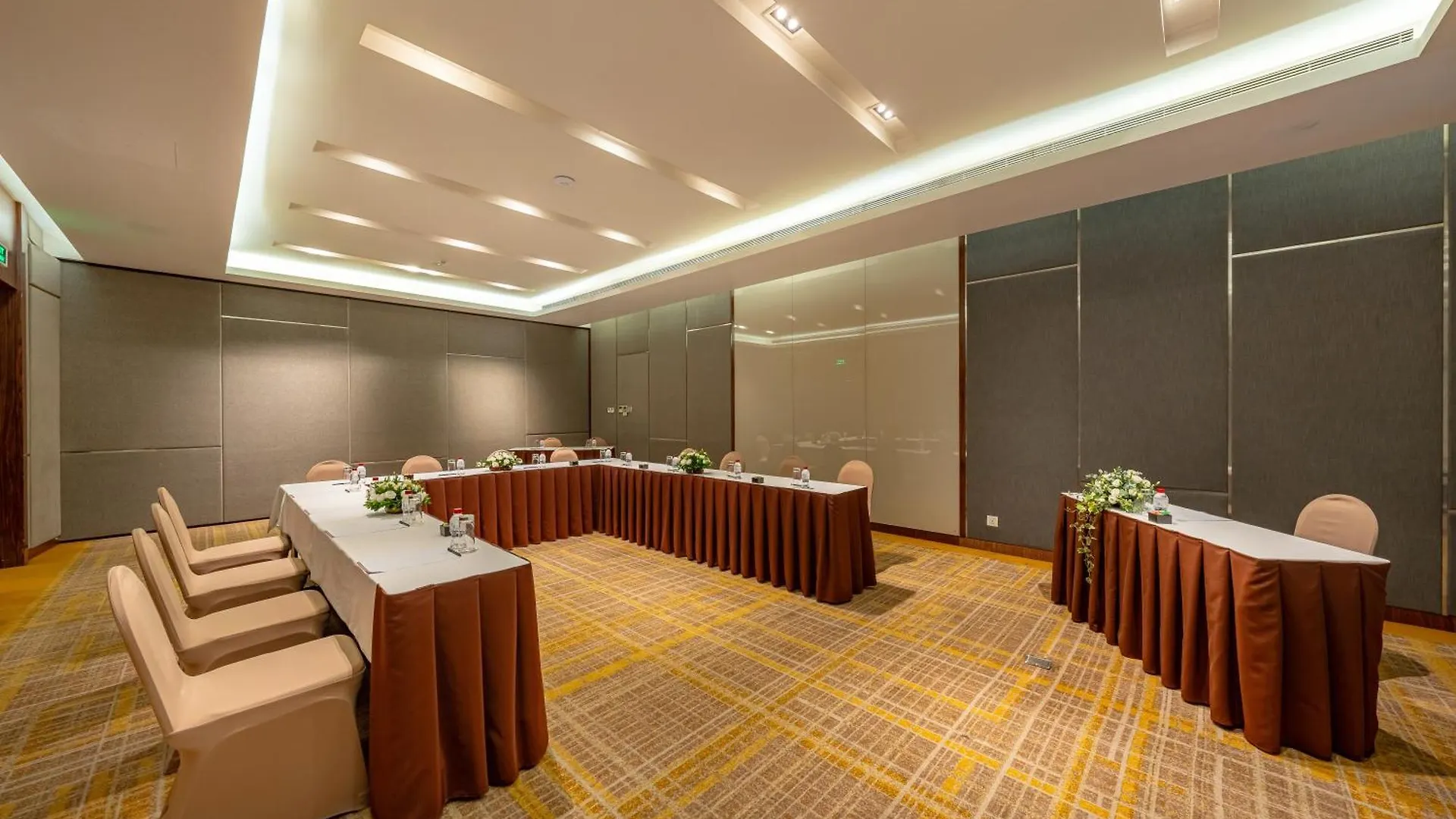 Saigon Prince Hotel Хошимин